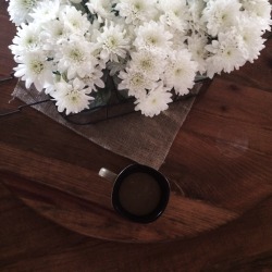 christiescloset:  good morning with mason jar flowers &amp; coffee 