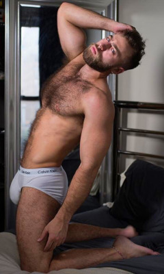 nakedandregulah:Otter in whites