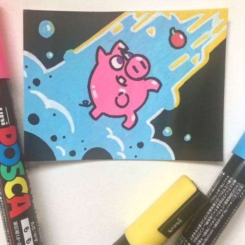 Tiny powerful piggy! Trying out some posca markers ❤️