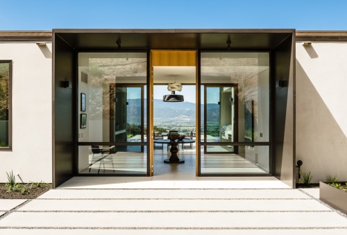 life1nmotion:  Oakville HomeDesigned by architect John Maniscalco,  Oakville View Estate is a 60-acre luxury property atop the hills in the heart of Oakville Napa County. The one-of-a-kind home features a sleek modern design aesthetic that blends interior