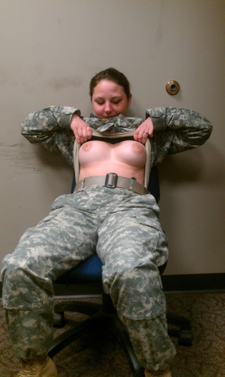 bumblefuck55:  naughtyarmycouple:  naughtyarmycouple:  Hubby needed a pick me up