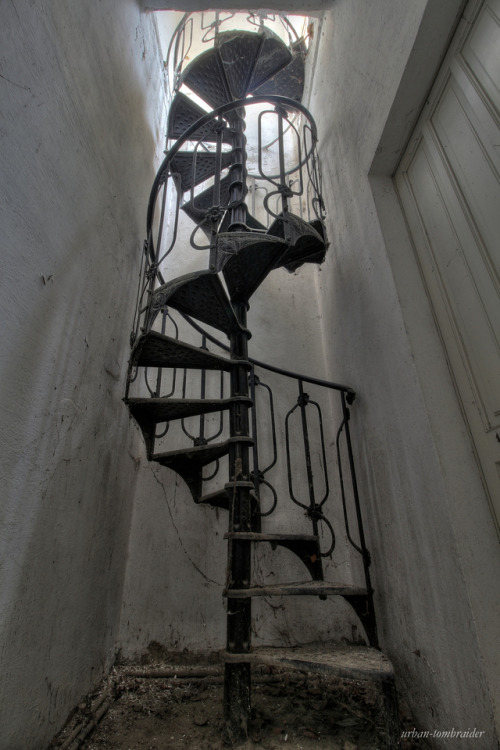 We found signs of maintenance work, so let’s hope this beautiful place will get a new chance t