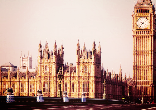 areyoumarriedriver: Daleks on Westminster bridge - filming for An Adventure in Space and Time 17.02.