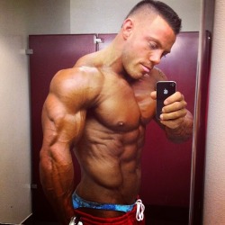 musclecommando:  Anthony Sciaretta 
