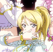 cinnderpelt:  Eli doing squad pose and Honoka telling u to shut ur fucking mouth