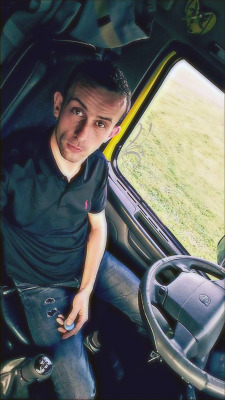 transitdriver56:  French trucker Chelmi Chepumi‎ doing selfies in his drivers seatsend me your photos to; transitcourierman@yahoo.comand I’ll post them if you say soKnow any good trucker site’s or blogs let me know  Yum