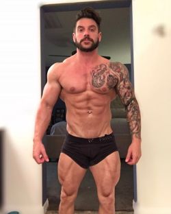 whitepapermuscle:  Nick Bennett