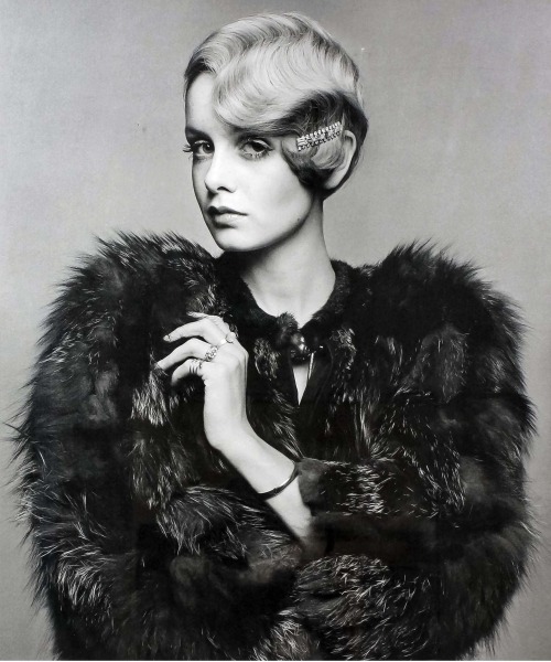 Twiggy photographed by Barry Lategan, 1966
