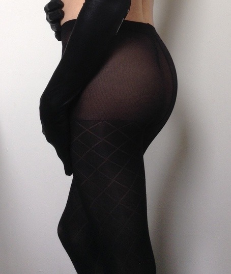 xdresserboy:  Me in black tights and gloves! 