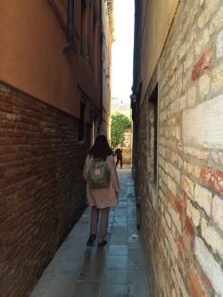 doodlekidd:  doodlekidd:walking round venice yesterdayover 800 notes!? wowow thank you :)