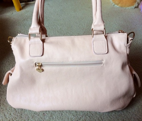 ladychibimoon:  My new Liz Lisa purse!(*0*)