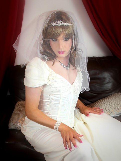 thetransgenderbride:  Here’s another beautiful pose by British TV bride Becki.