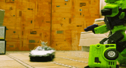 dailydot:  This incredible stop-motion Transformers fan film took 6 months to completeand it was worth every minute.  why wasnt this the Transformer movies we got?! DX>