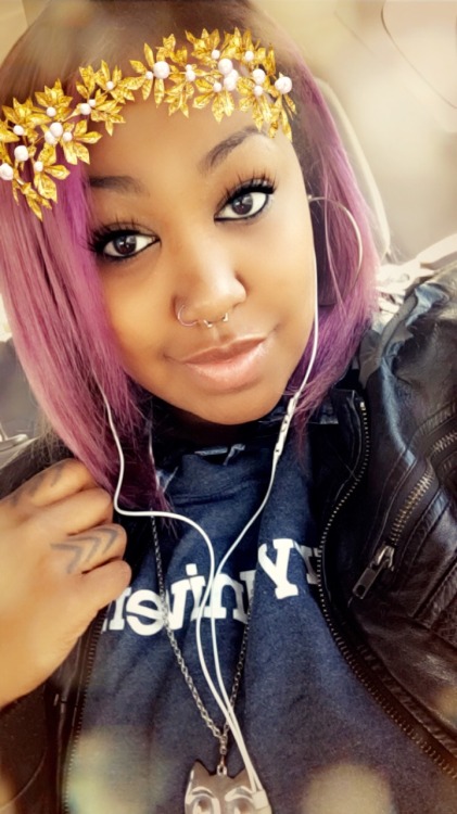 a-renegade-chasing-pavement:  Some alternative black girl vibes for last blackout of the year. It’s been a long one but no complaints here. Got my first stable job, met the love of my life, finally paid off my school to proceed with graduation, now