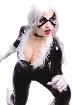 cosplayandgeekstuff:  Lollipop Bunnie (Brazil) as Black Cat. Photo: ©2014 LollipopBunnie