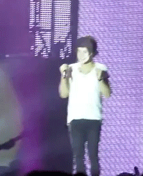 vas-sappnin-babe:  HES DANCING WITH HIS OWN MASK ON I LOVE HIM HES SO CUTE  