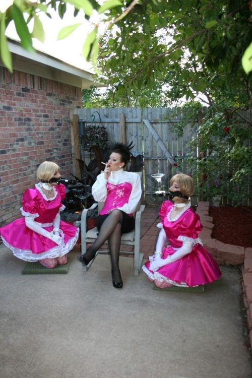 maidkelly:Sissy maid kelly and sissy maid Kaye in training! Love that video! Miss them so much!❤️