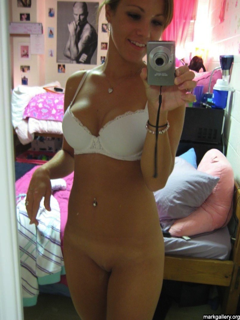 sexyteensparadise:  Happy to be naked http://ift.tt/1oRZRyp