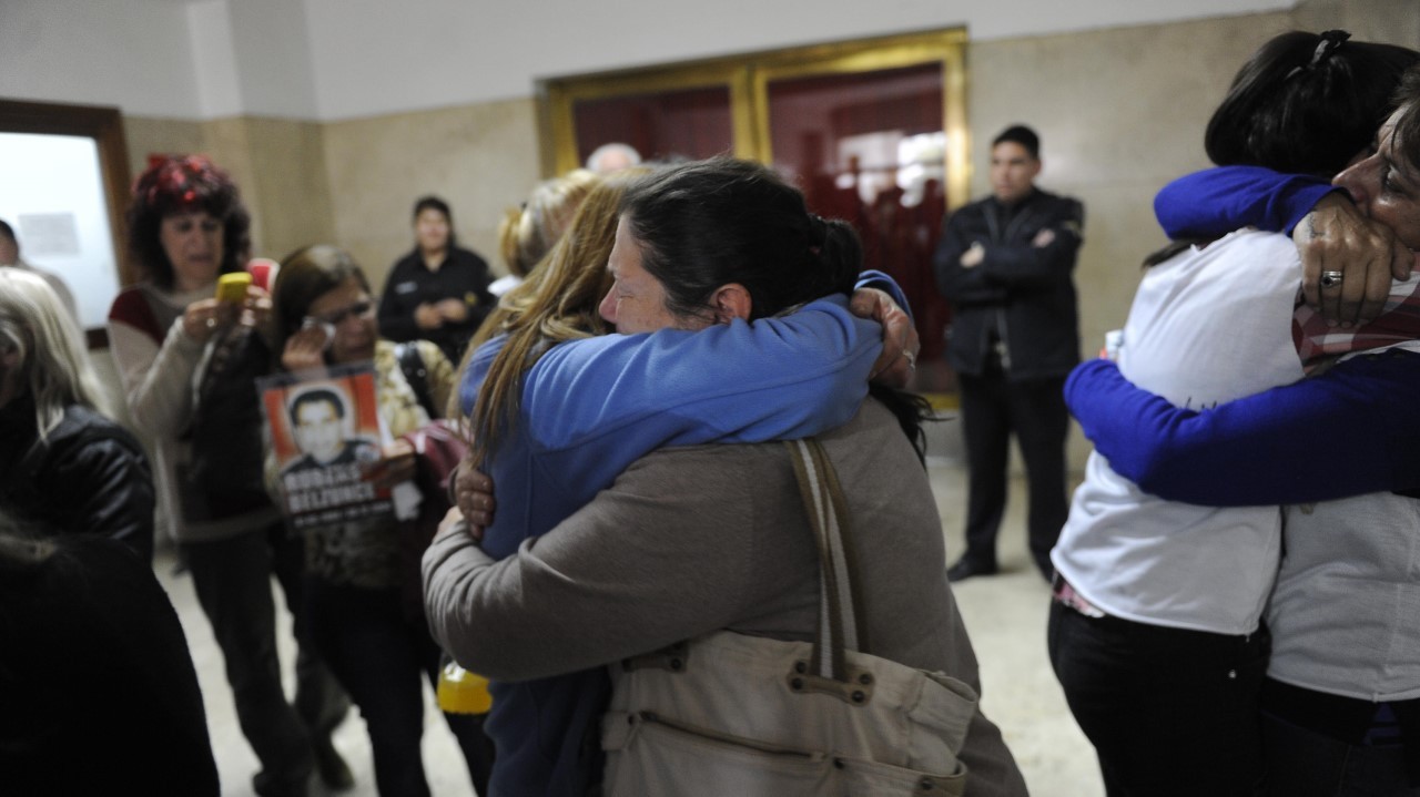 La Sala IV de la Cámara de Casación en la causa Cromañón confirmó las condenas contra los músicos de Callejeros y otros cuatro imputados por sus responsabilidades en la tragedia del 30 de diciembre de 2004 en el boliche de Once, en la que murieron...