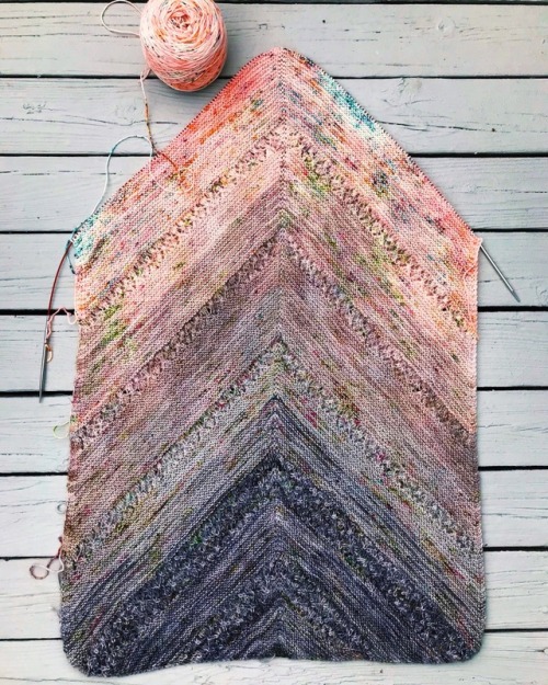 Almost done with the first side of my Fading Point! Hoping second sock syndrome doesn’t hit me