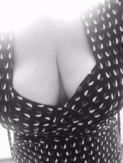 curiouswinekitten2:  It has been a while since I submitted … my soul has changed … my cleavage hasn’t 🖤  💕💕💕.  Spectacular cleavage