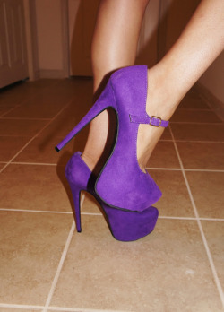 babes-in-heels:  High HeelsHigh Heels on Twitter