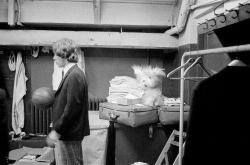 Brian fixing his hair and Mick contemplates life … how did the band fill the long hours betwe