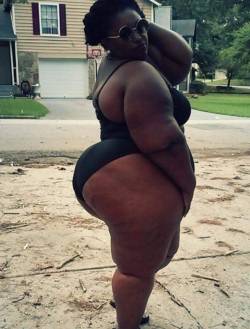 blackbbwonly:  Savannah GA Monster 