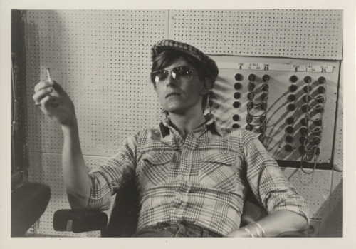 diamondheroes:  Bowie in Hansa studio, in Berlin, 1977. During the recording of “The Idiot” by Iggy 