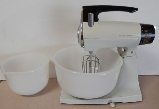 Vintage Retro Sunbeam Mixmaster Mixer with Two Bowls and Booklet