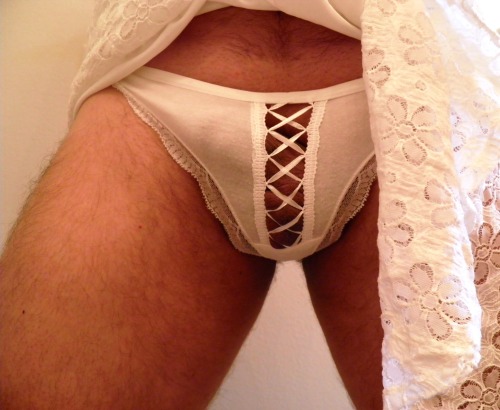 shesuspects: likelickvid: wifes lace skirt and thong “Miniskirt Monday”