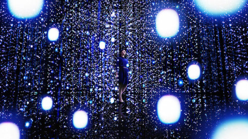 gaylor-moon:  mymodernmet:  teamLab’s Interactive Installation Transports Viewers to Dazzling Universe of Infinite Lights  God I wanna go to this and trip so badly 