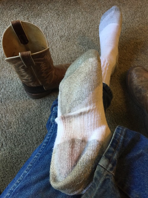 soxsocks:Out of boots, 2 days worn. Sniff