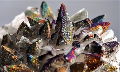 bijoux-et-mineraux:Iridescent Chalcopyrite over Calcite - Edong Mining District, Daye, Hubei, China