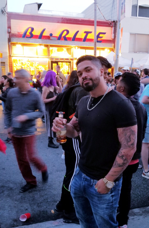 versphobic:  I forgot my bi flag at the hotel for San Francisco pride…but posing by Bi Rite might just be the next best thing.