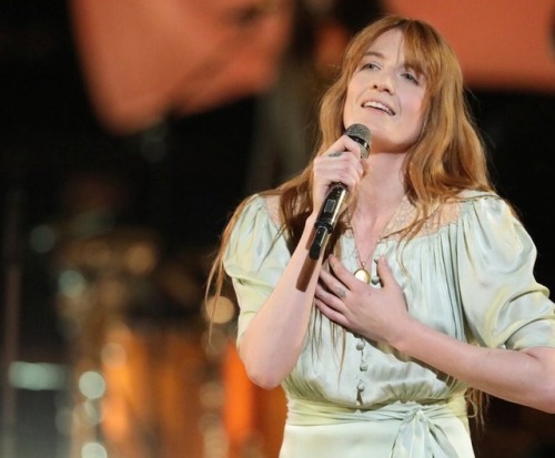 florencewelchislife: Florence + the Machine perform ‘Hunger’ at The Voice final ✨