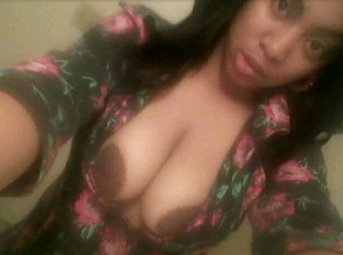 biggbuck38:  goldieloc:  getmoneydollaz:  Nice bi freak here. Her name is Candice from Cali. Anon submitted Look at her fucking titties. Those dark nips. I love ithttp://getmoneydollaz.tumblr.com  Likes dem peperoni nipples  I need to get to Cali  Yes