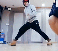 sugaa:flexible jimin (~￣▽￣)~
