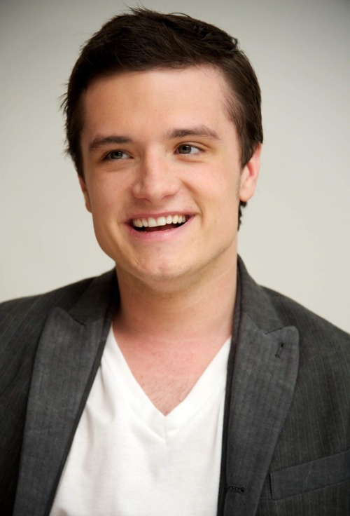 Brown-Eyed Babes - Josh Hutcherson