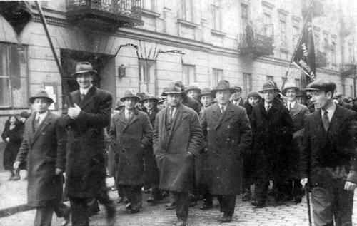 Photos from Yiddish theaters in Warsaw before WWII. (x)