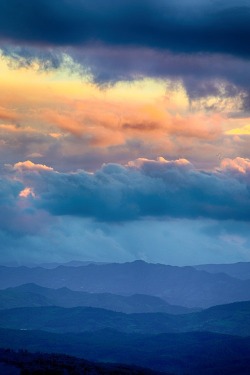 ponderation:Cloud and Land’s Intersection by anassnasmi 