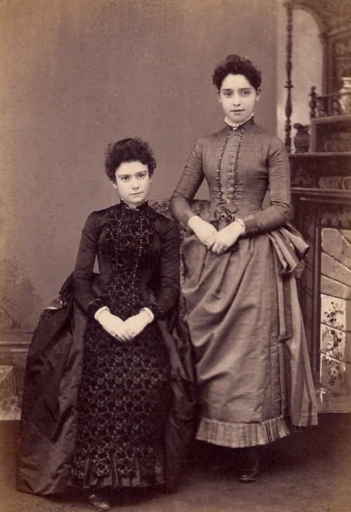facesofthevictorianera:Sisters (1880s)