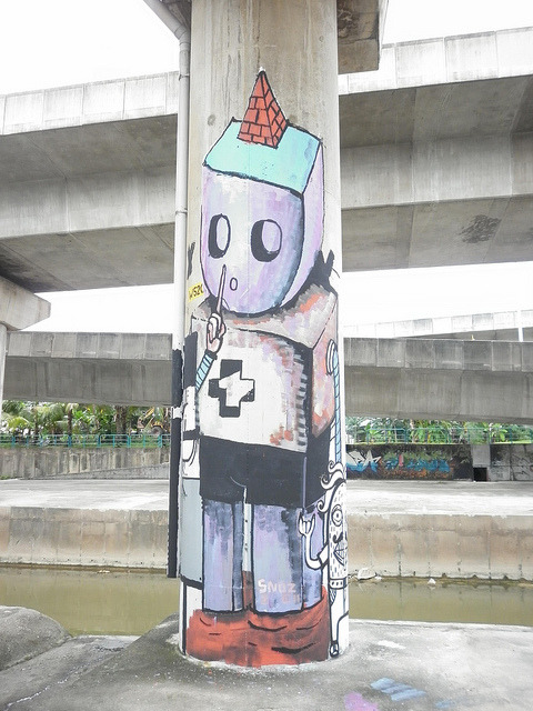 girlffiti:  Snozze(TLG) by VLT Crew on Flickr. 