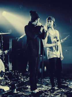 kellicisreal:  the wAY VIC LOOKS AT HIM JFC 