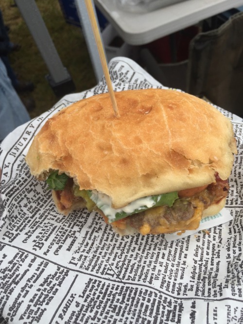 Horse show and a delicious elk burger off the local food truck, soooo good !