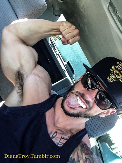 txdominican:  He looks like a douche.