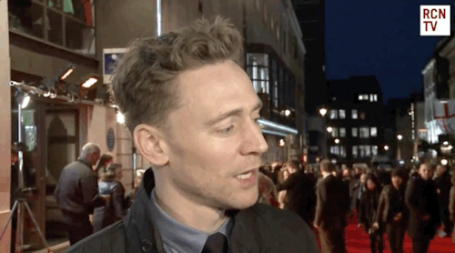 luxury-loki: Interviewer asks Tom Hiddleston: “What is the last offensive joke you heard?&rdqu