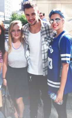 hstuyles:  Liam today with fans - 1-09 