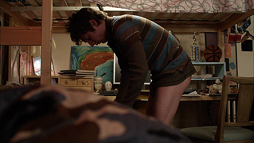 famousgaycelebs:  Jeremy Allen White Naked in Shameless 