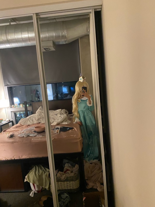 I don’t have a full outfit picture but I was Rosalina for Halloween and thought it was cute
I want to get into cosplaying more